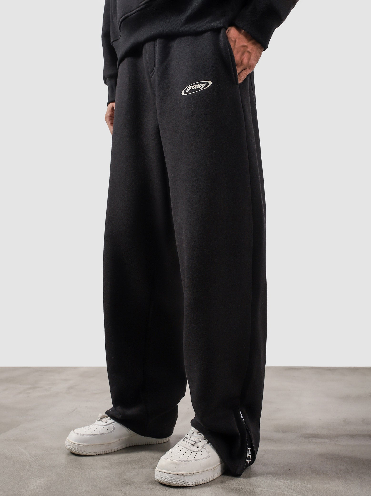 The Utility Sweats | Black