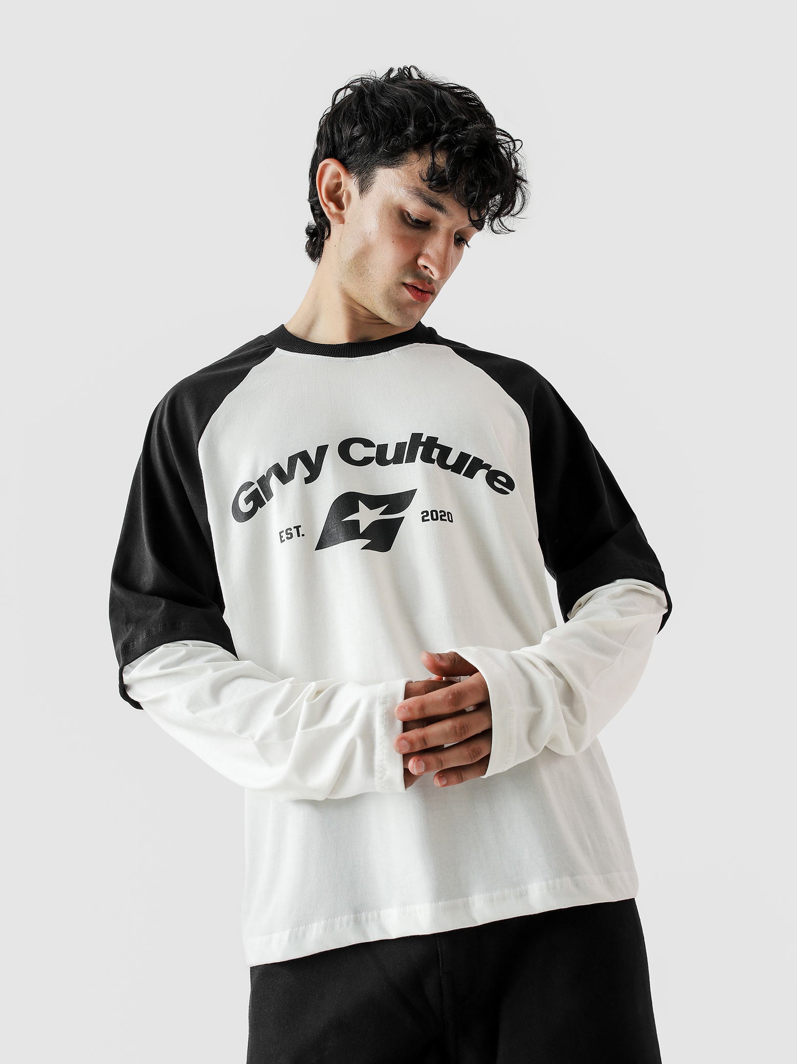 ROLLER TEE male model back view contrast sleeve illusion raglan Pakistan – GROOVY
