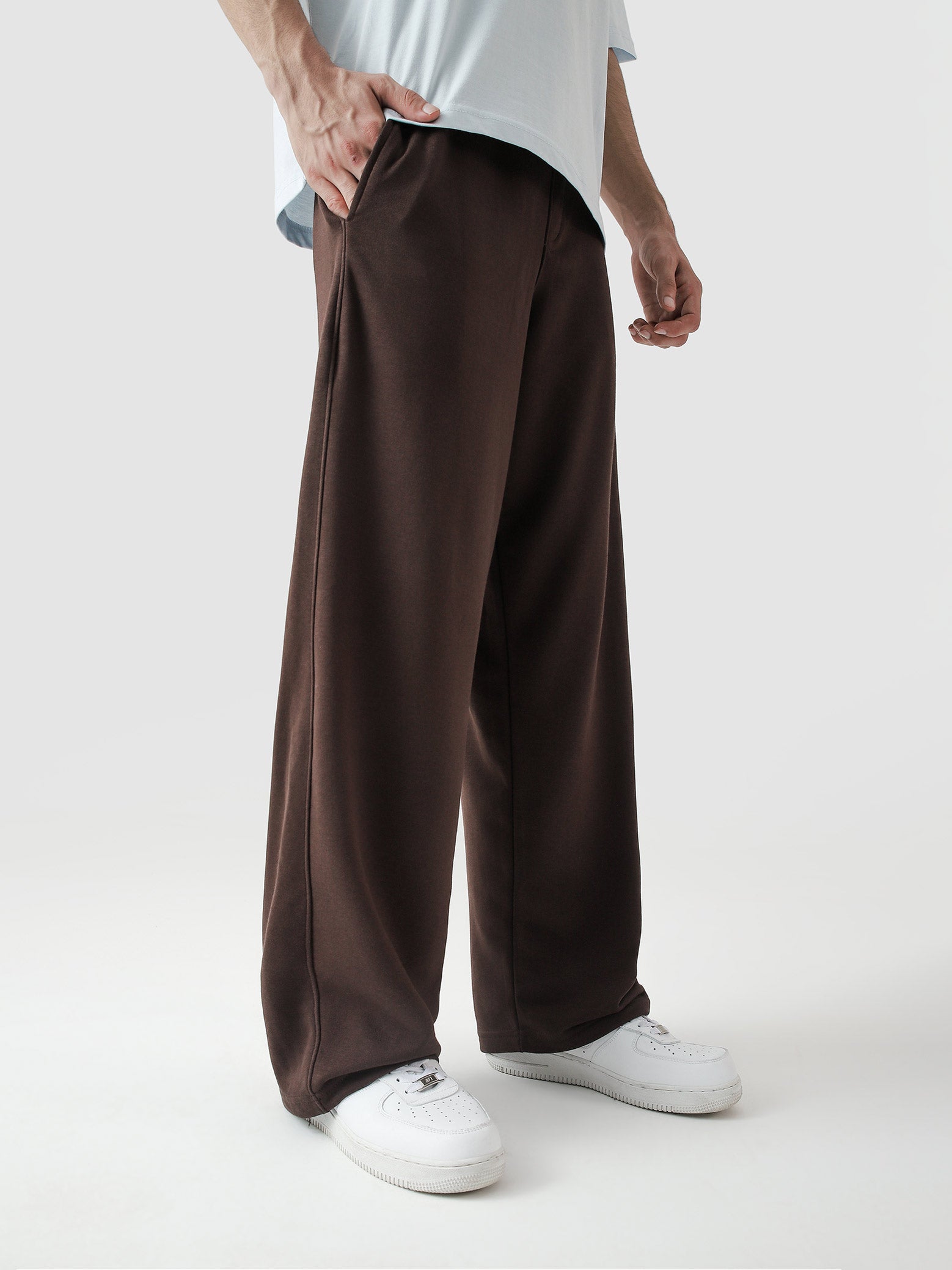 Mocha brown baggy trousers front view male model streetwear Pakistan – GROOVY