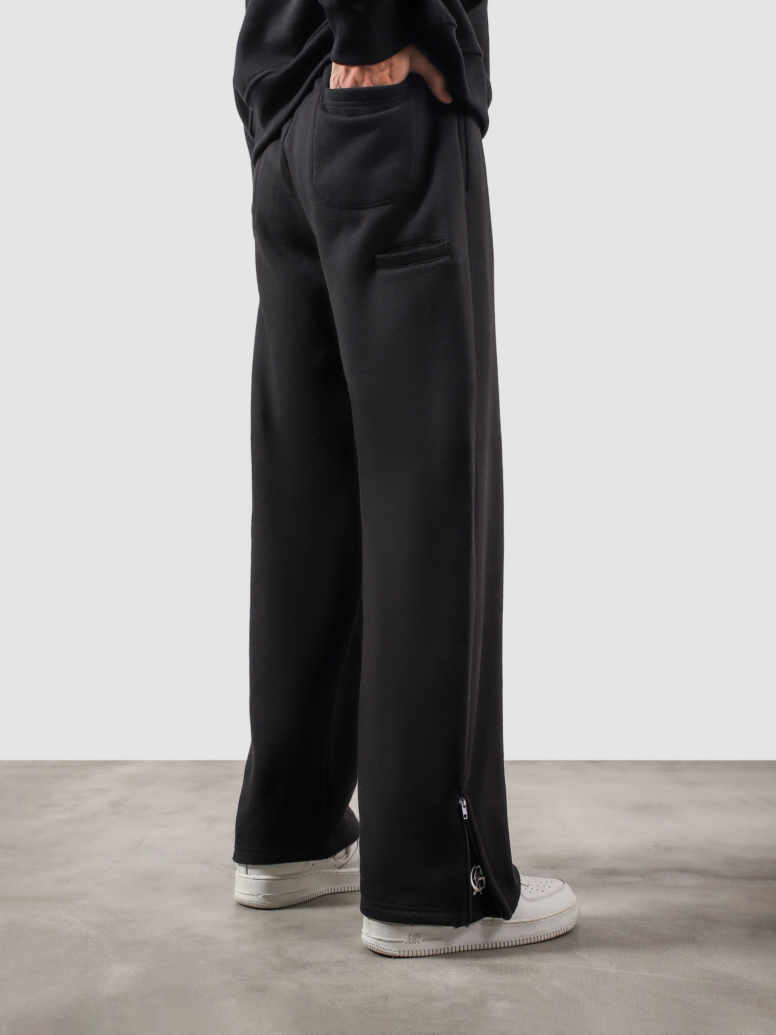 The Utility Sweats | Black