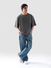 Man wearing grey oversized t-shirt with 'Zero to One' text – streetwear in Pakistan by Groovy