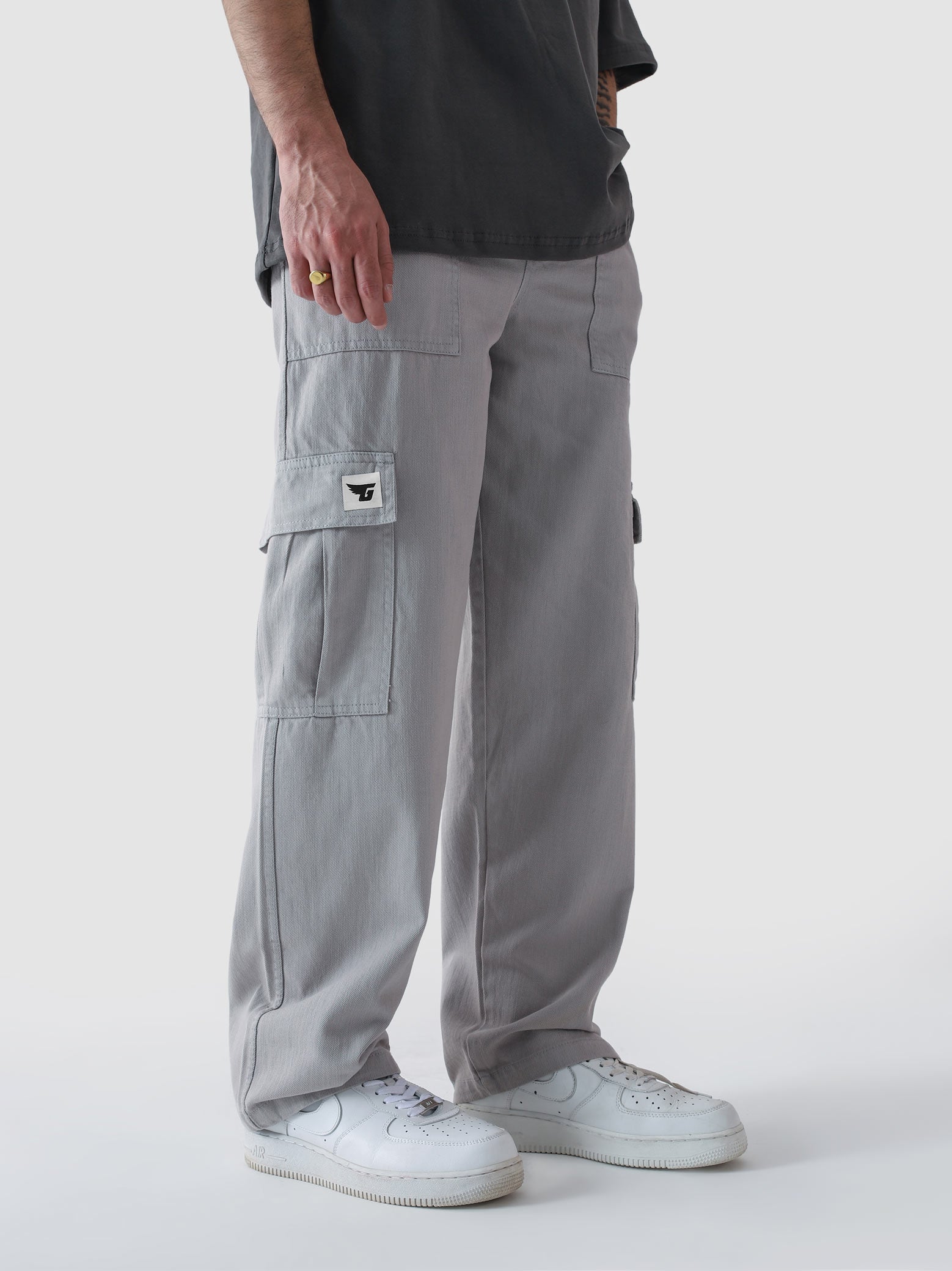 Slate grey VII cargo pants female model back view streetwear Pakistan – GROOVY