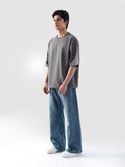 Man wearing grey oversized t-shirt with 'Zero to One' text – streetwear in Pakistan by Groovy