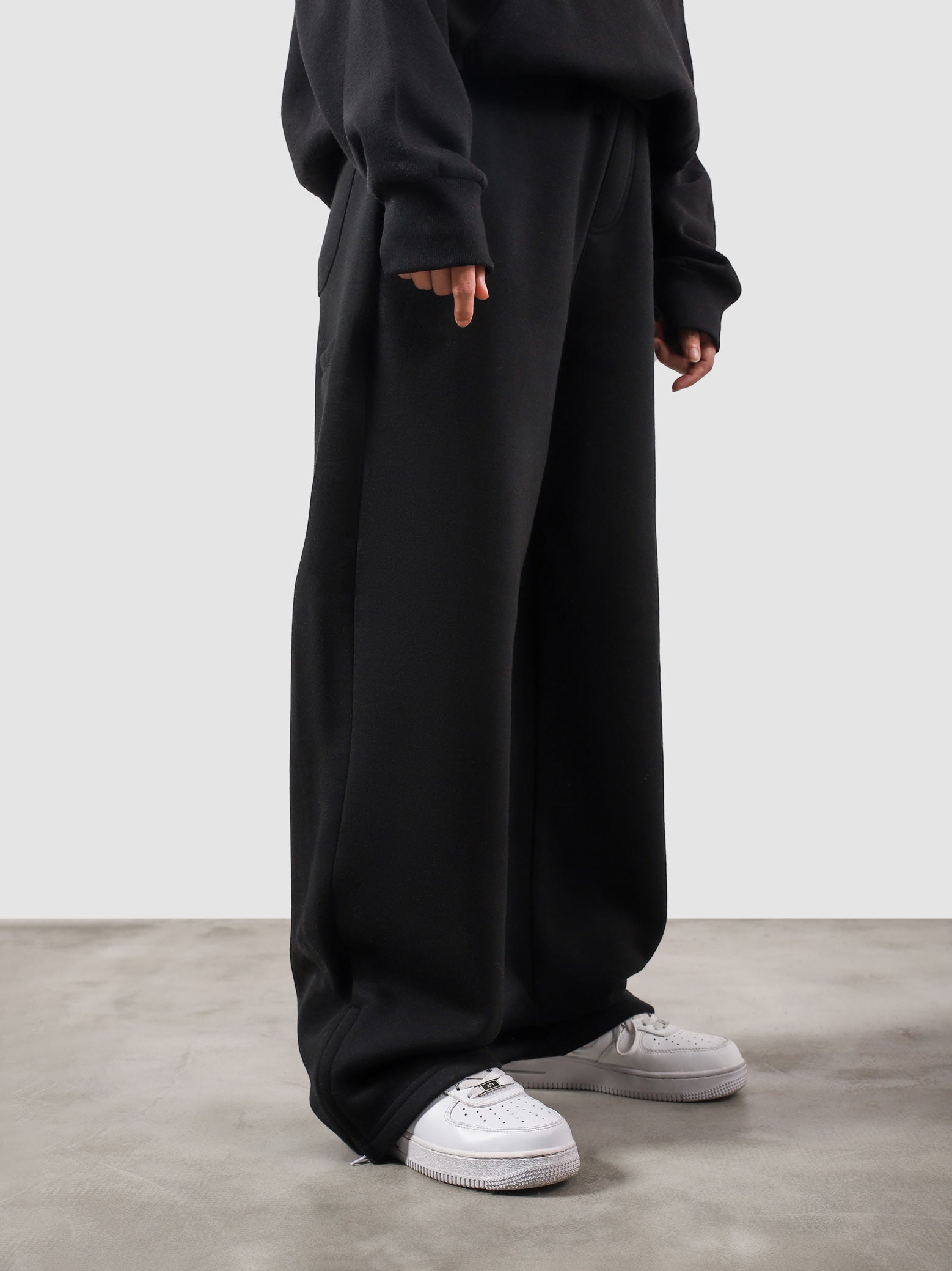 The Utility Sweats | Black