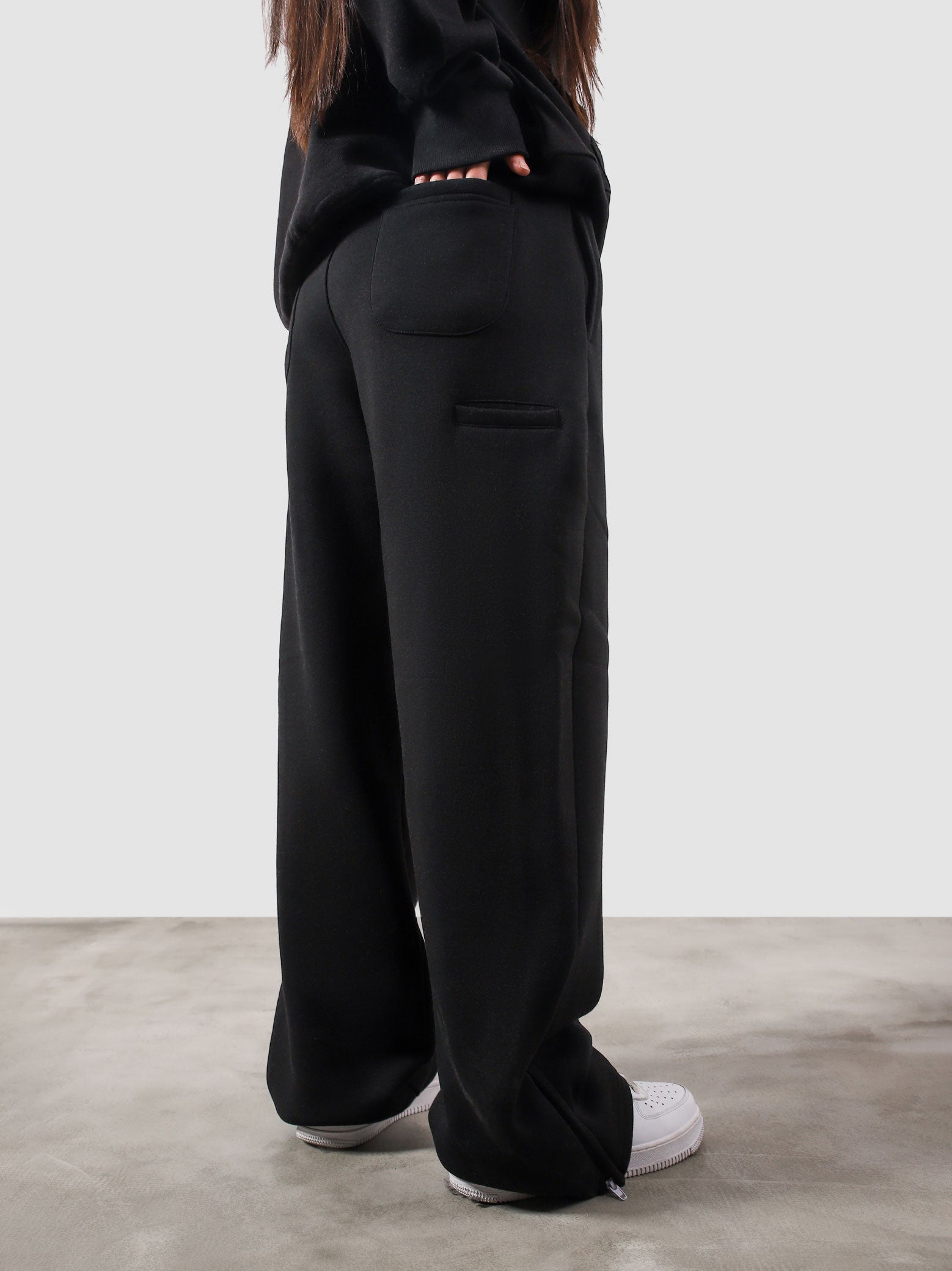 The Utility Sweats | Black