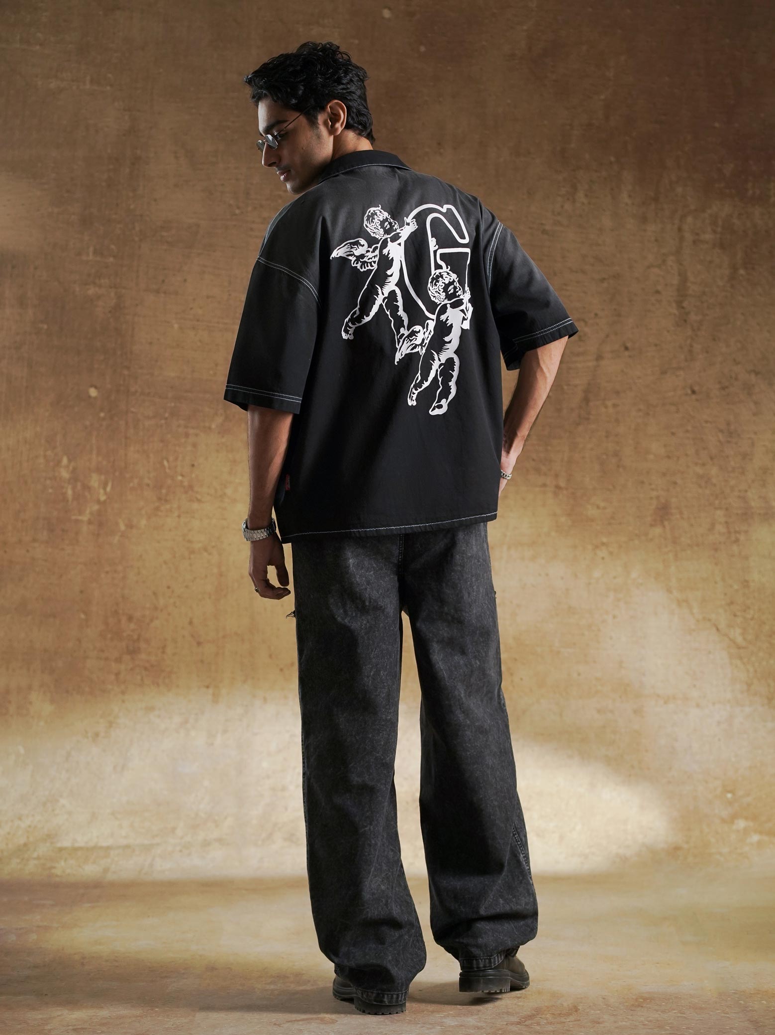 Heart and arrow banner print at the shirt hem - GROOVY Pakistan