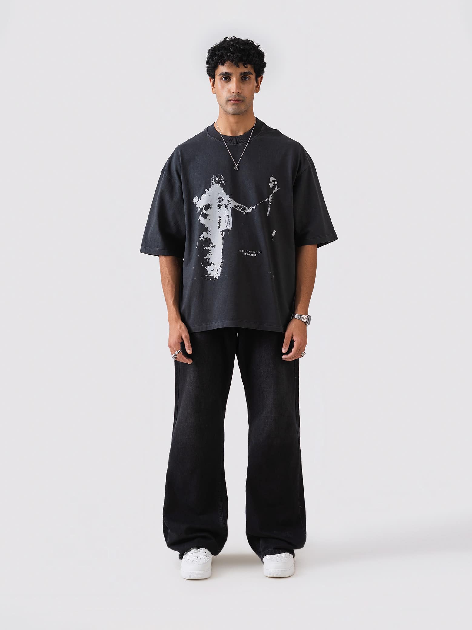 GROOVY black oversized t-shirt, photographic graphic print, Pakistan