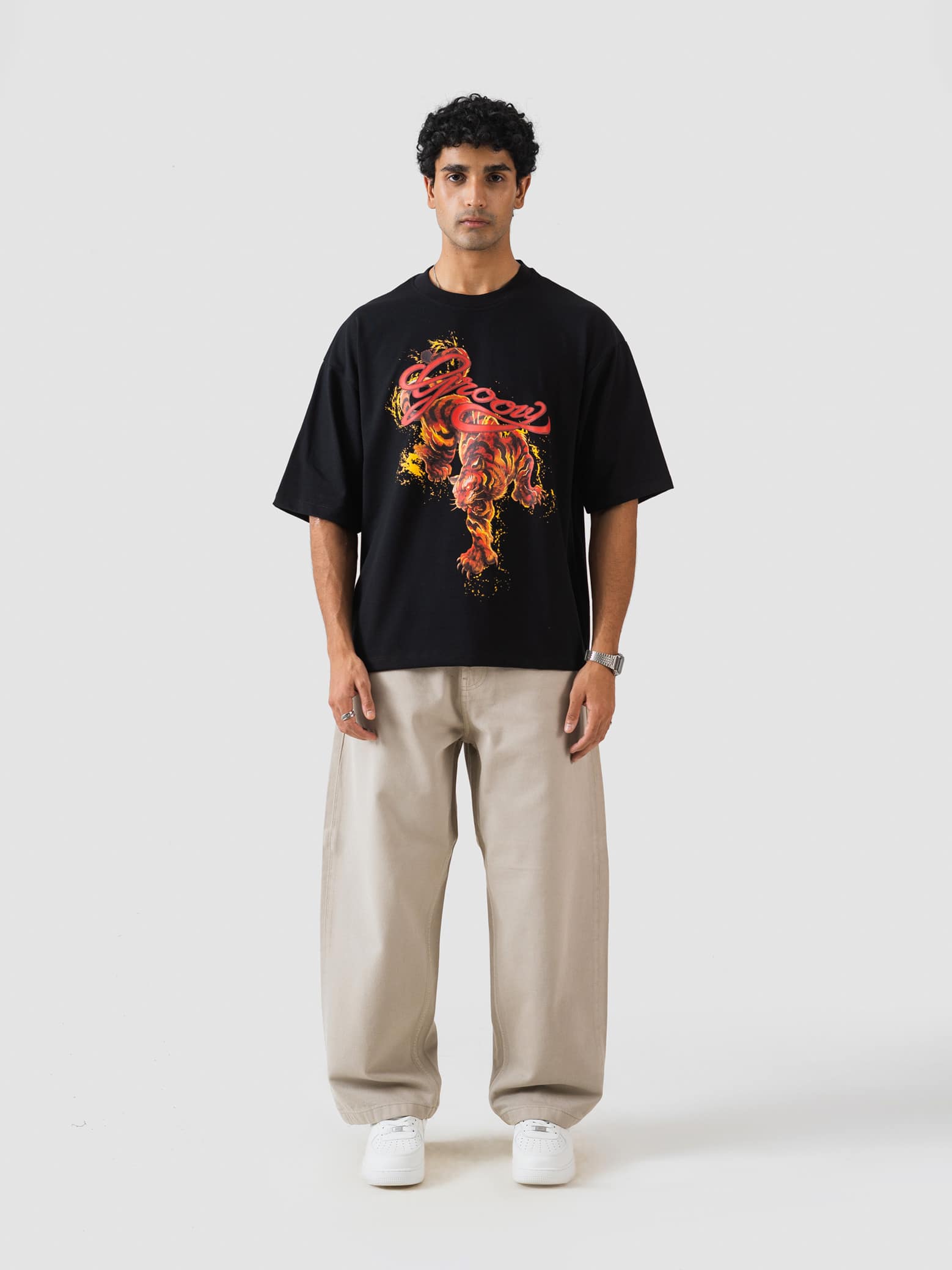 GROOVY black oversized t-shirt, tiger graphic print, Pakistan