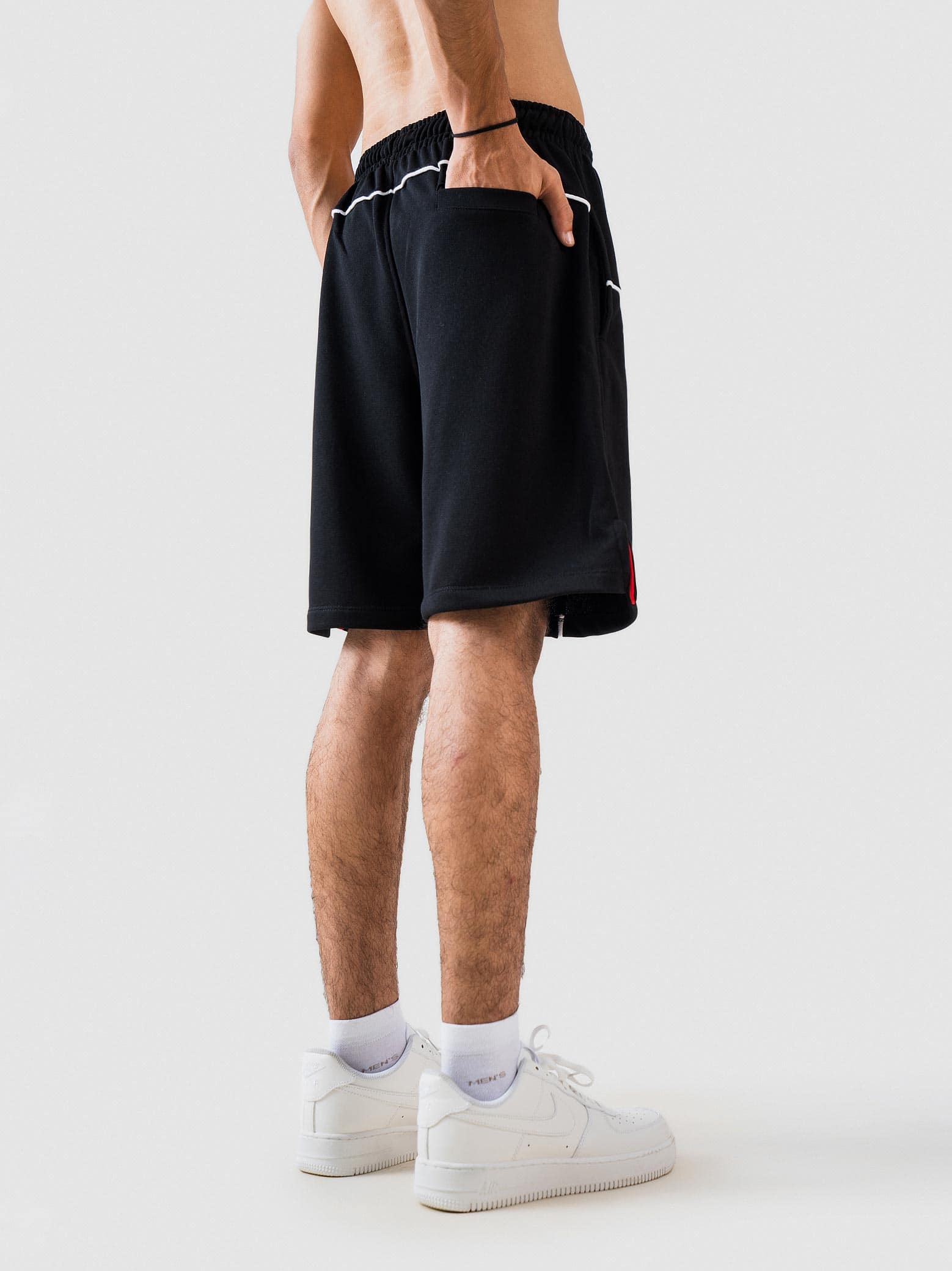 GROOVY Pakistan shorts in black, racing stripe detail