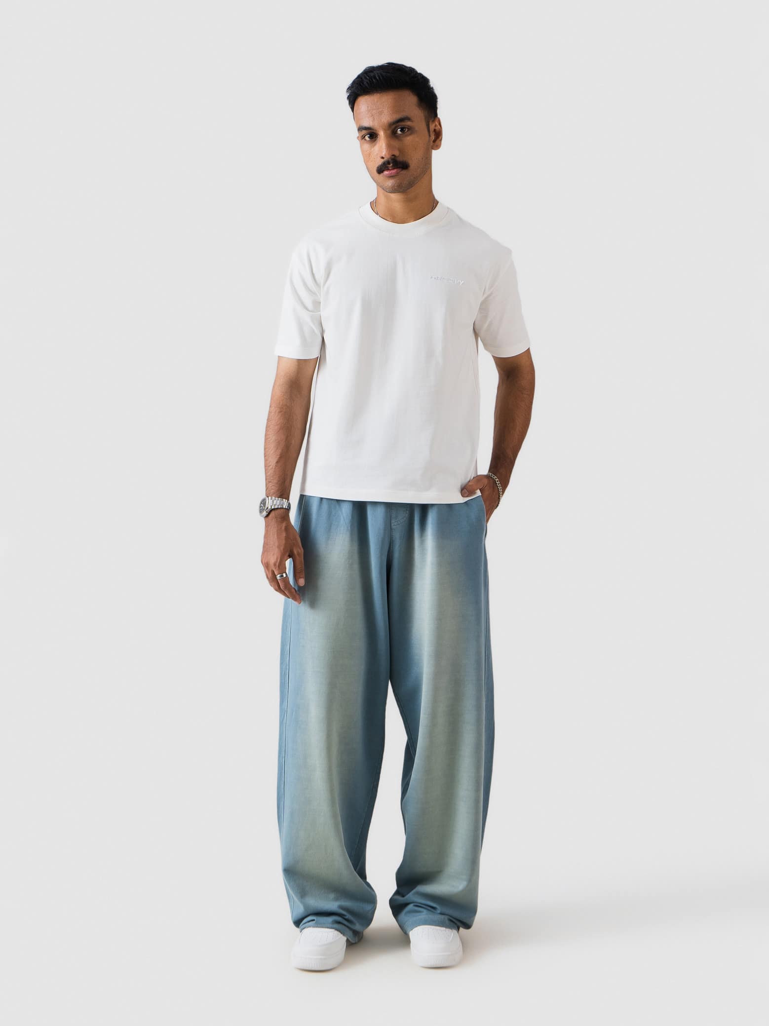 GROOVY white oversized t-shirt, embroidered logo, Pakistan streetwear